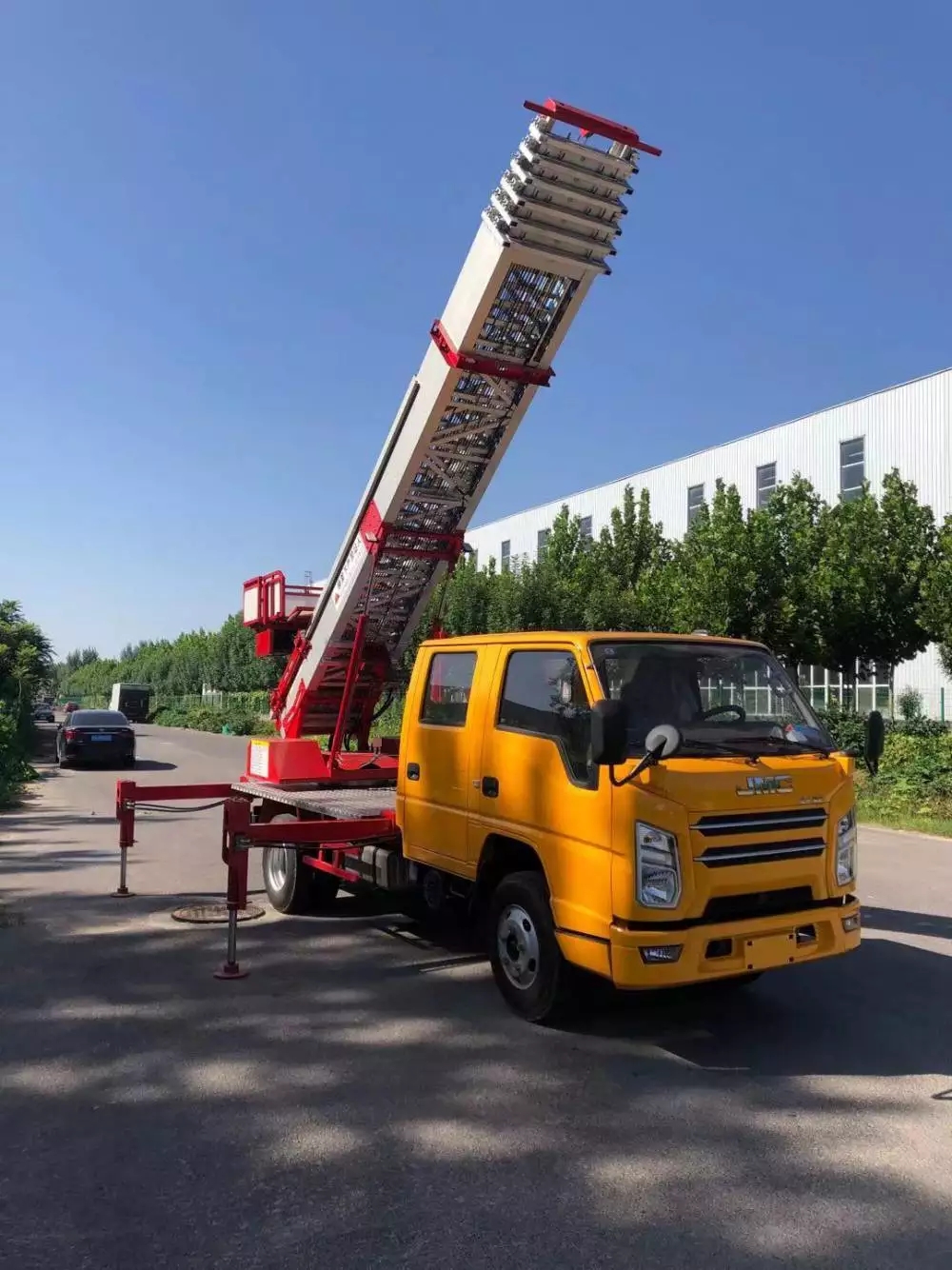 荆门附近的云梯车出租服务：轻松解决高空作业需求