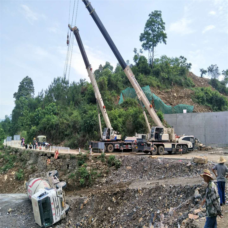 荆门汽车掉沟里叫吊车救援要多少钱